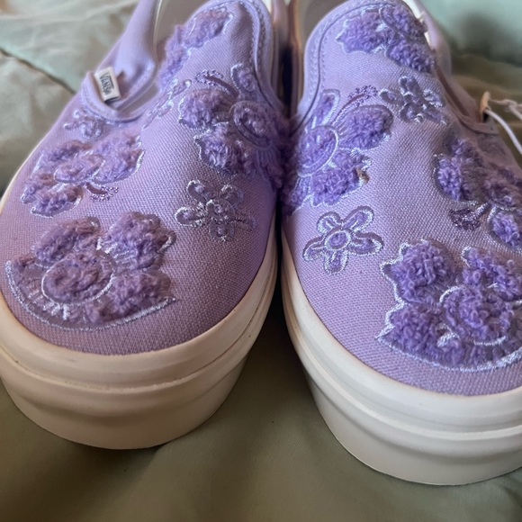 CLASSIC SLIP-ON VANS X EM ON HOLIDAY, SIZE 5.5 - Picture 5 of 9